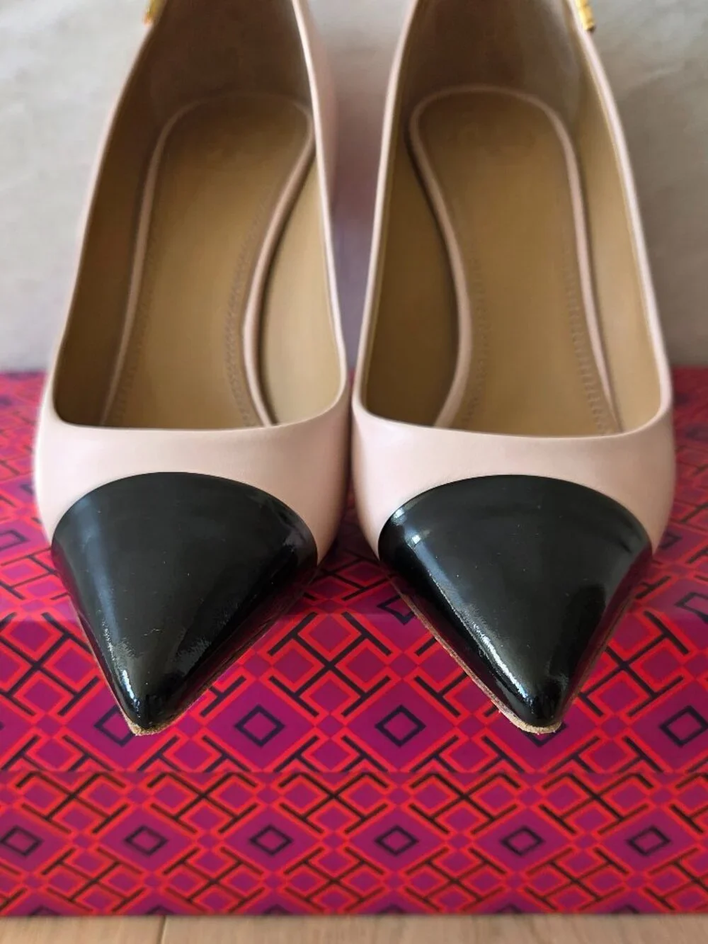 Tory Burch Penelope 85 mm Cap-Toe Pump seashell pink black 6